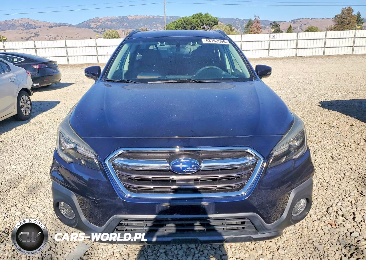 2018 Subaru Outback Touring VIN:4S4BSATC7J3221556 - 5