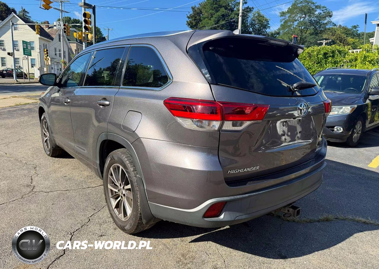 2018 Toyota Highlander Xle VIN:5TDJZRFH4JS523113 - 2