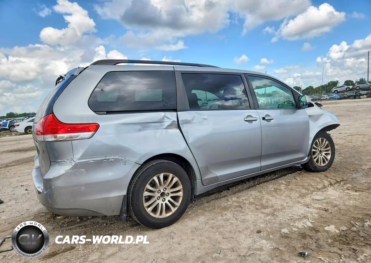 2012 Toyota Sienna Xle 8-Passenger VIN:5TDYK3DC3CS270490 - 3
