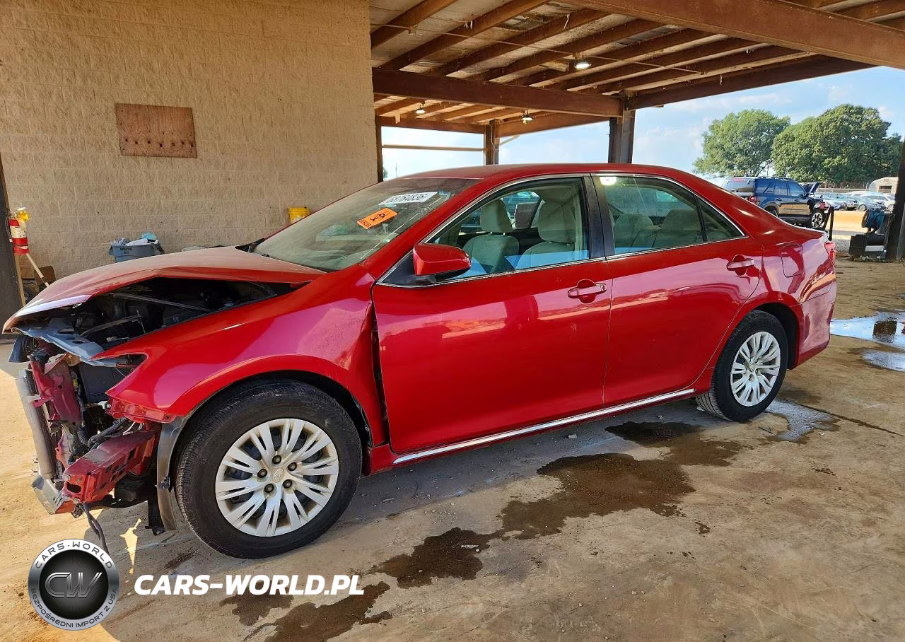 2014 Toyota Camry Le – zdjęcie 1 z 13