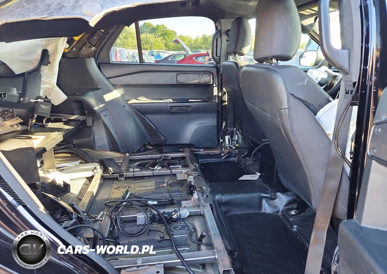 2023 Ford Explorer Police Interceptor VIN:1FM5K8AB8PGB12041 - 10