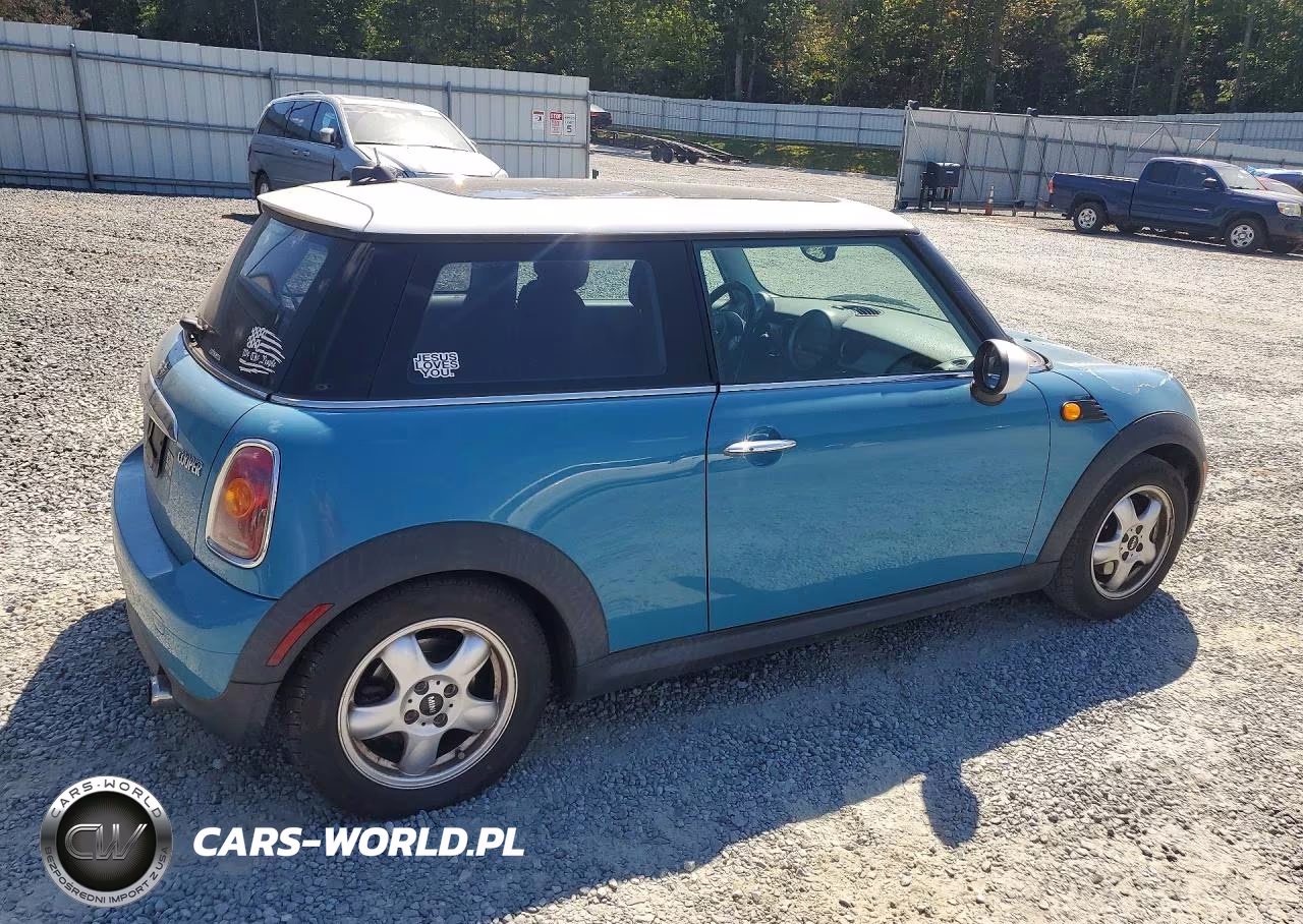 2009 Mini Cooper VIN:WMWMF33559TU74835 - 3