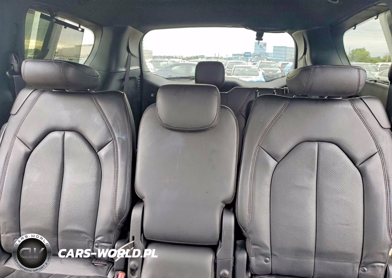 2020 Chrysler Pacifica Touring L VIN:2C4RC1BG1LR101993 - 10