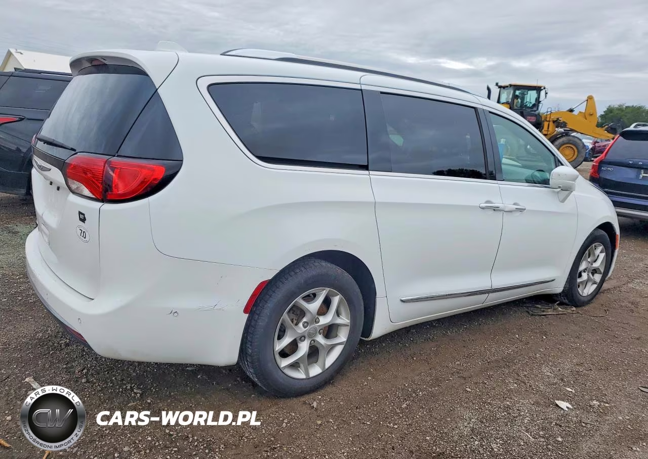 2020 Chrysler Pacifica Touring L VIN:2C4RC1BG1LR101993 - 3