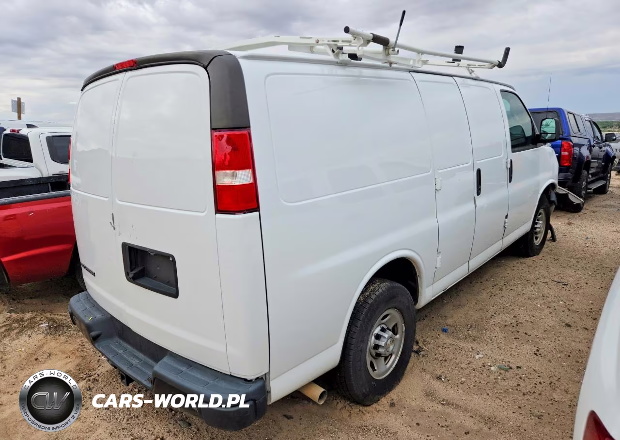 2022 Chevrolet Express G2500 VIN:1GCWGAFP0N1139708 - 3
