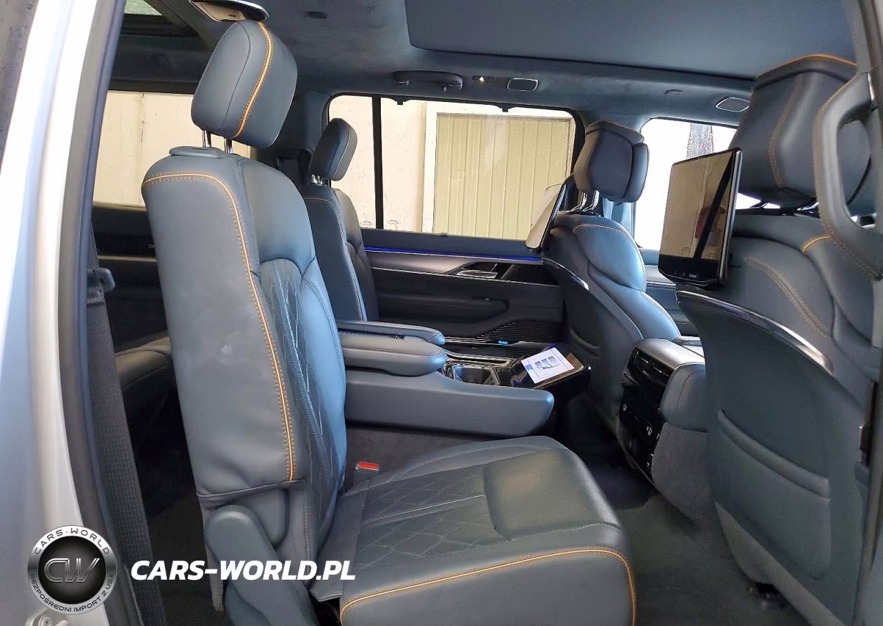 2022 Jeep Grand Wagoneer Series Iii VIN:1C4SJVGJ2NS154304 - 11