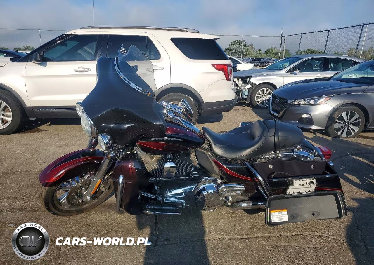 2013 Harley-Davidson Flhtcuse Cvo Ultra Classic Electra Glide VIN:1HD1PR838DB953065 - 3