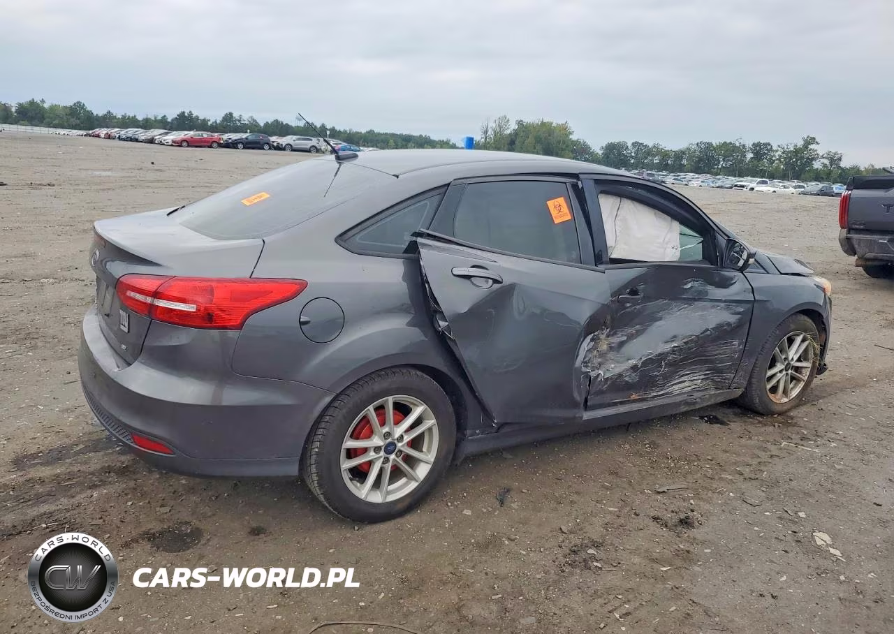 2017 Ford Focus Se VIN:1FADP3F21HL227379 - 3