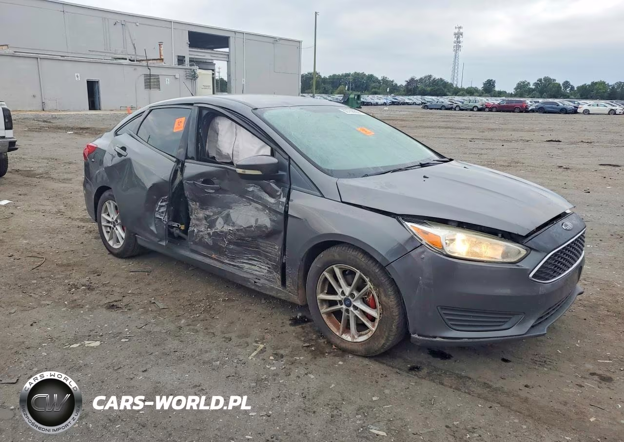 2017 Ford Focus Se VIN:1FADP3F21HL227379 - 4