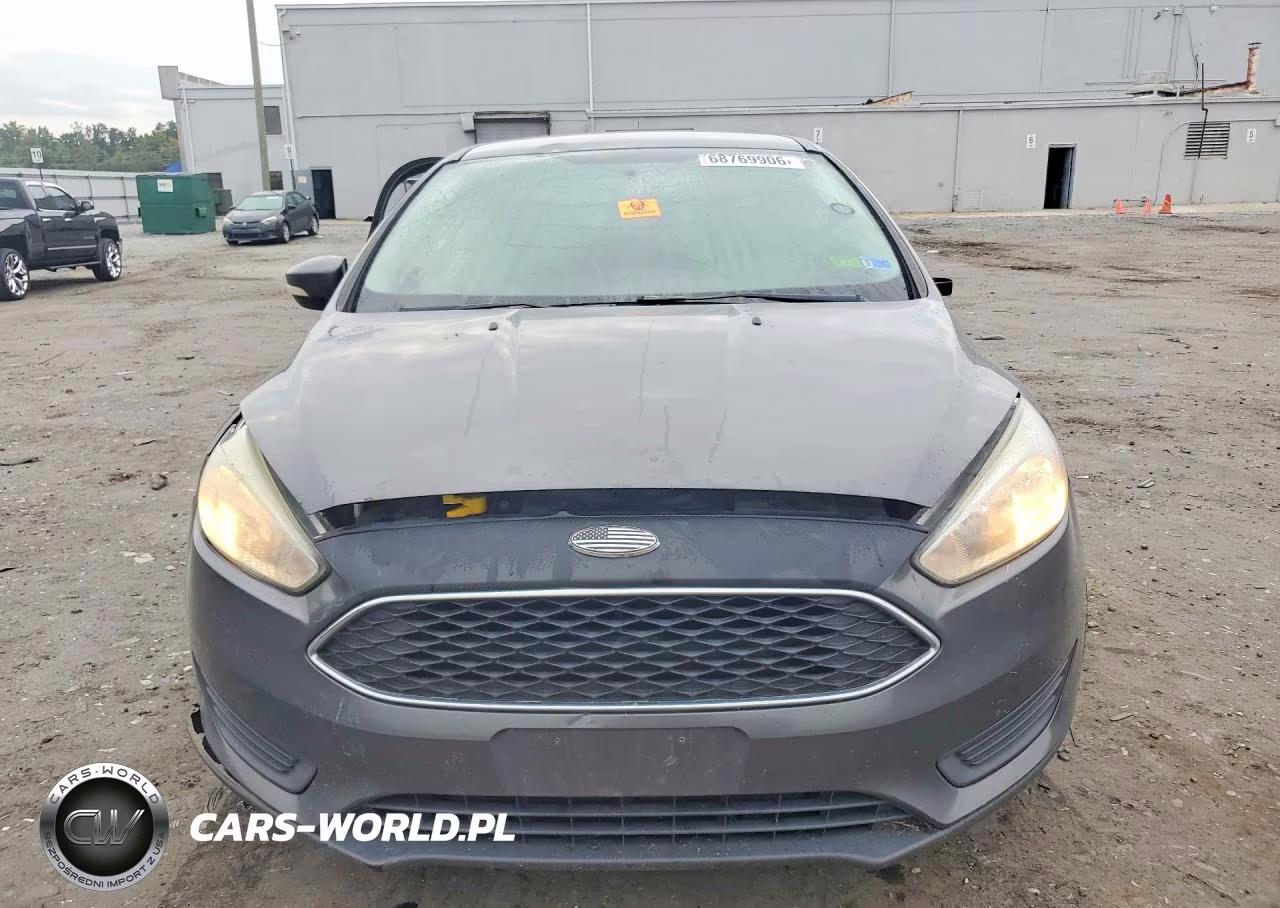 2017 Ford Focus Se VIN:1FADP3F21HL227379 - 5