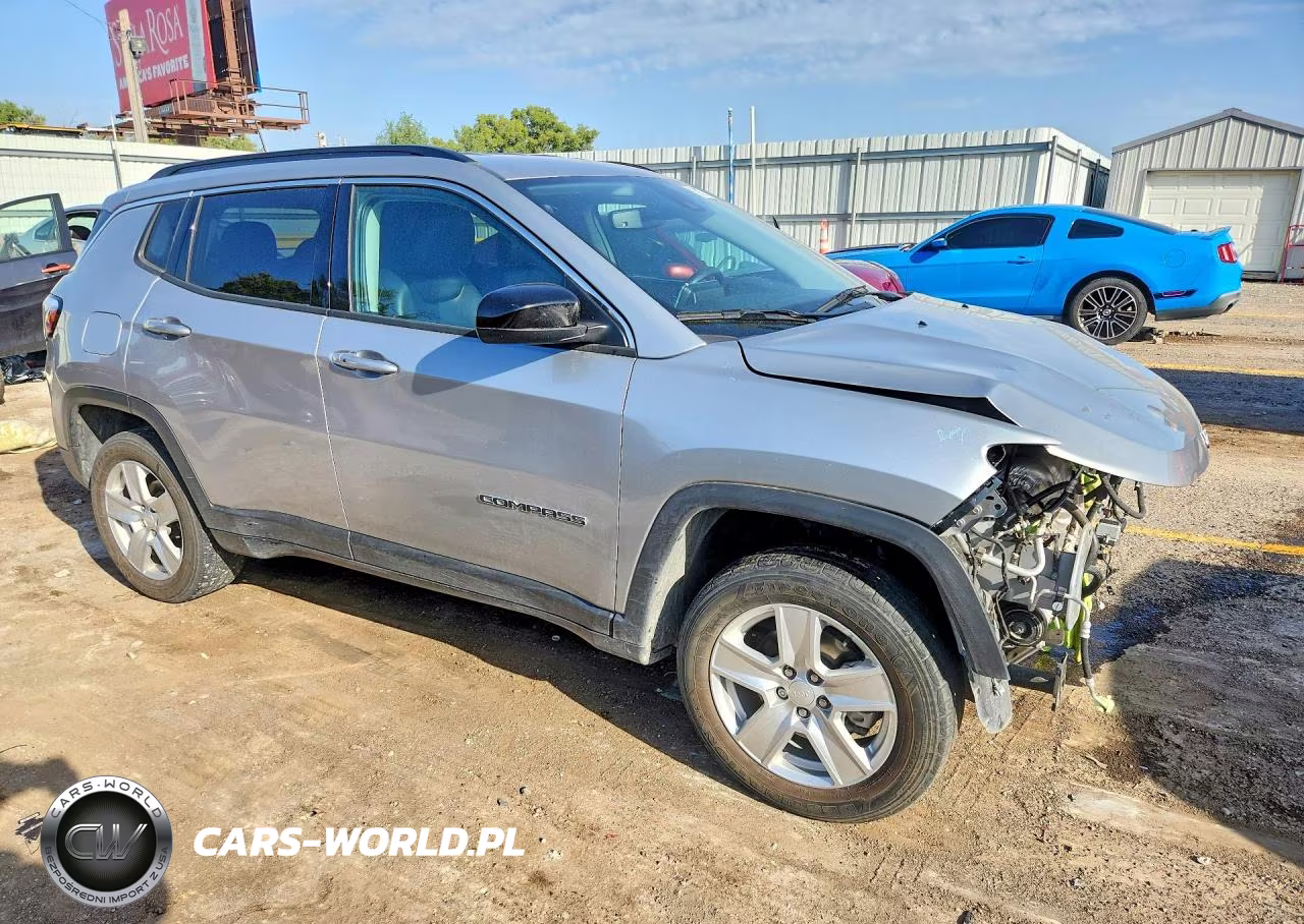 2022 Jeep Compass Latitude VIN:3C4NJDBB8NT134693 - 4