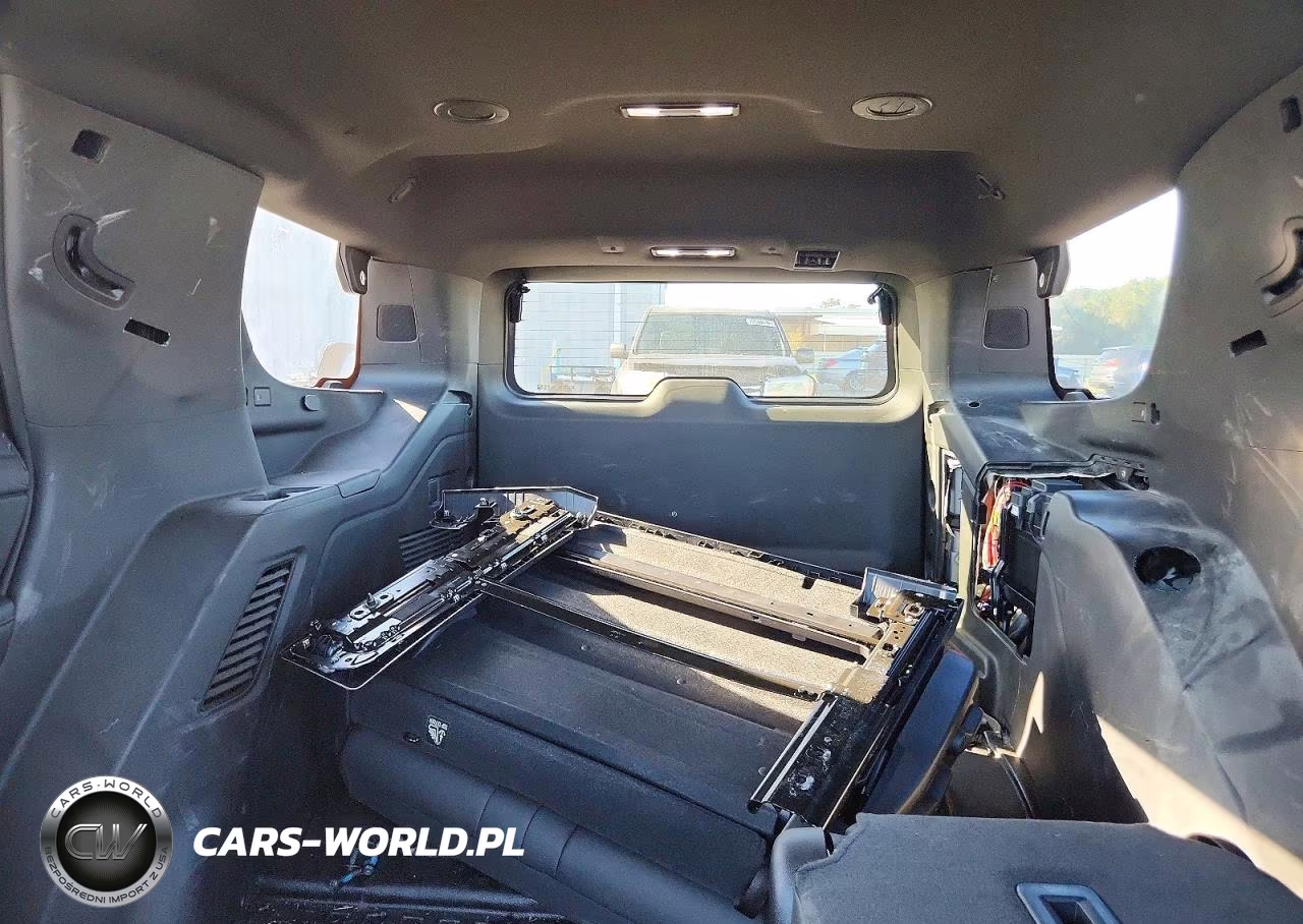 2022 Chevrolet Tahoe K1500 VIN:1GNSKLED5NR225993 - 10