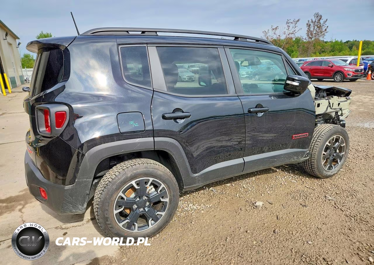 2023 Jeep Renegade Trailhawk VIN:ZACNJDC1XPPP26139 - 3