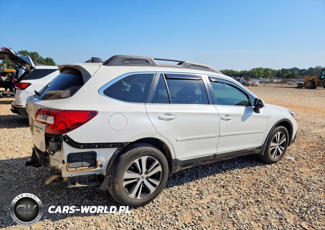 2018 Subaru Outback 3.6R Limited VIN:4S4BSENC4J3379793 - 3