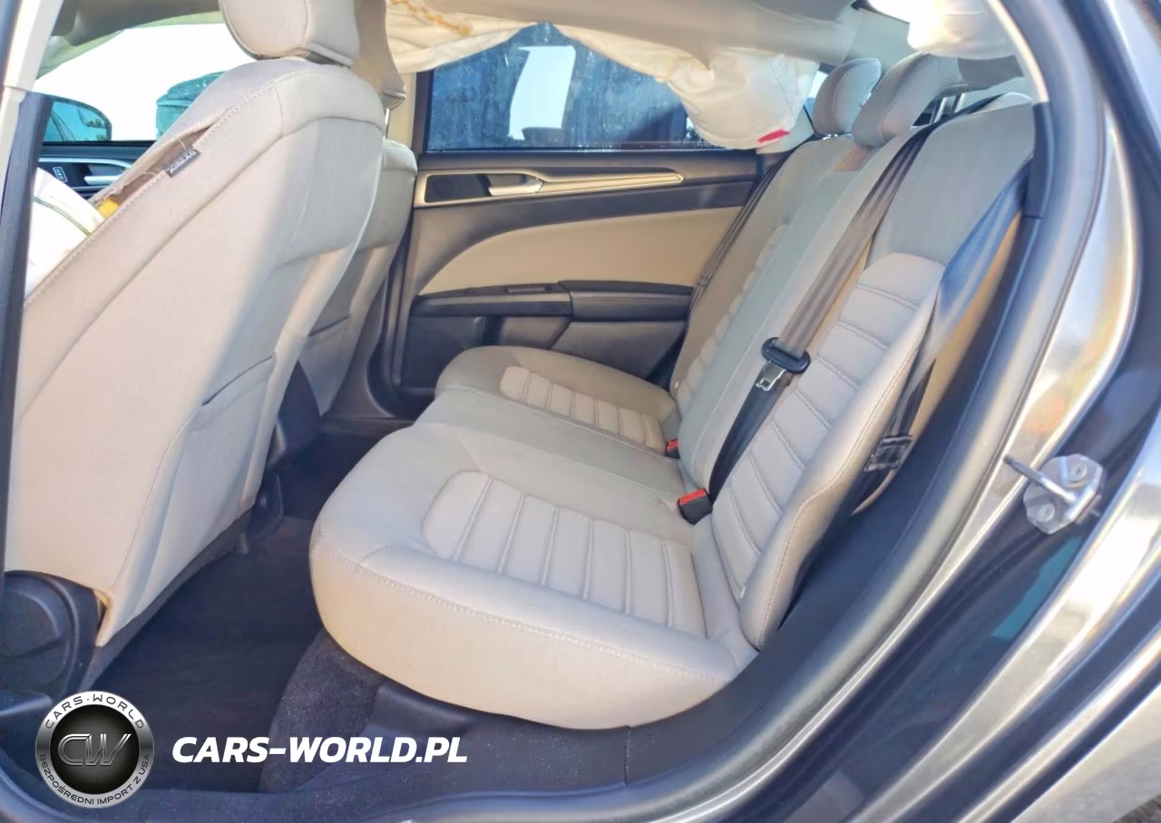 2018 Ford Fusion S VIN:3FA6P0G74JR226705 - 10
