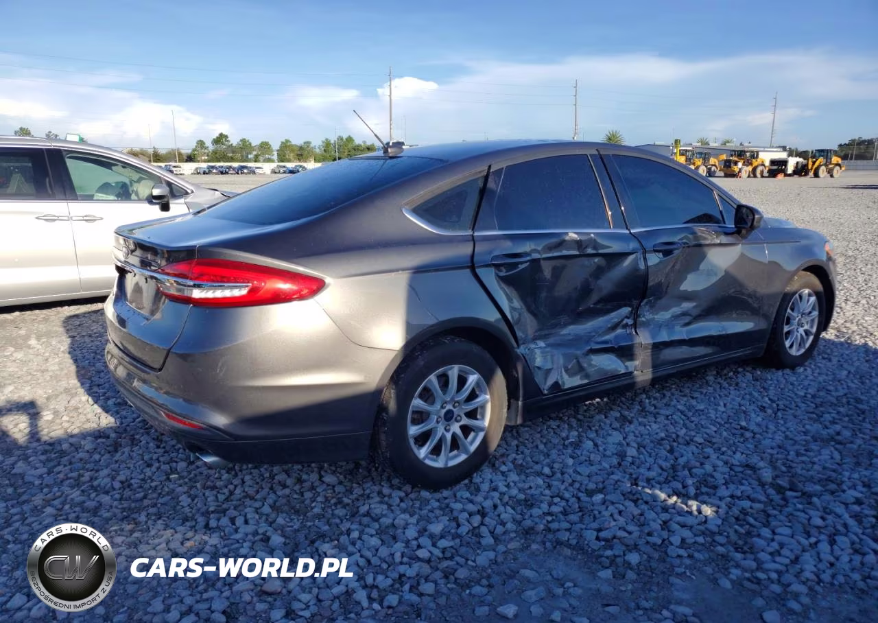 2018 Ford Fusion S VIN:3FA6P0G74JR226705 - 3