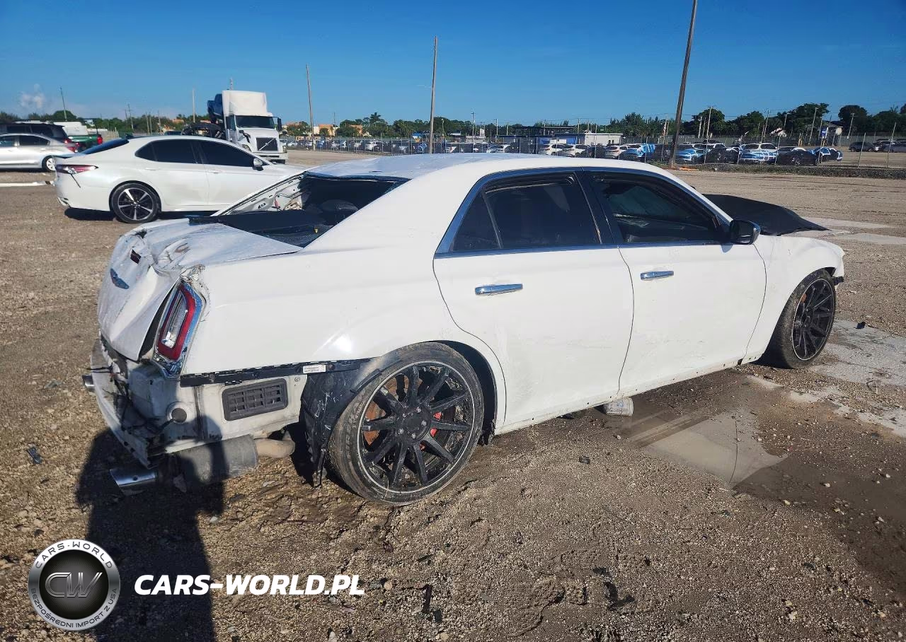 2013 Chrysler 300C VIN:2C3CCAET5DH675720 - 3