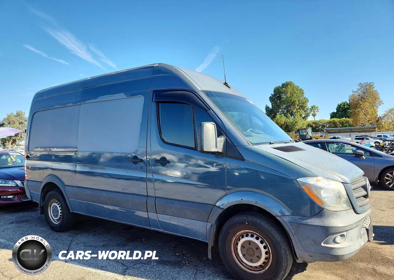 2018 Mercedes-Benz Sprinter Delivery Van VIN:WD3PE7CDXJP637195 - 4