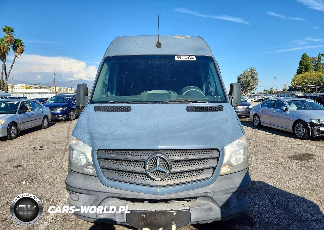 2018 Mercedes-Benz Sprinter Delivery Van VIN:WD3PE7CDXJP637195 - 5