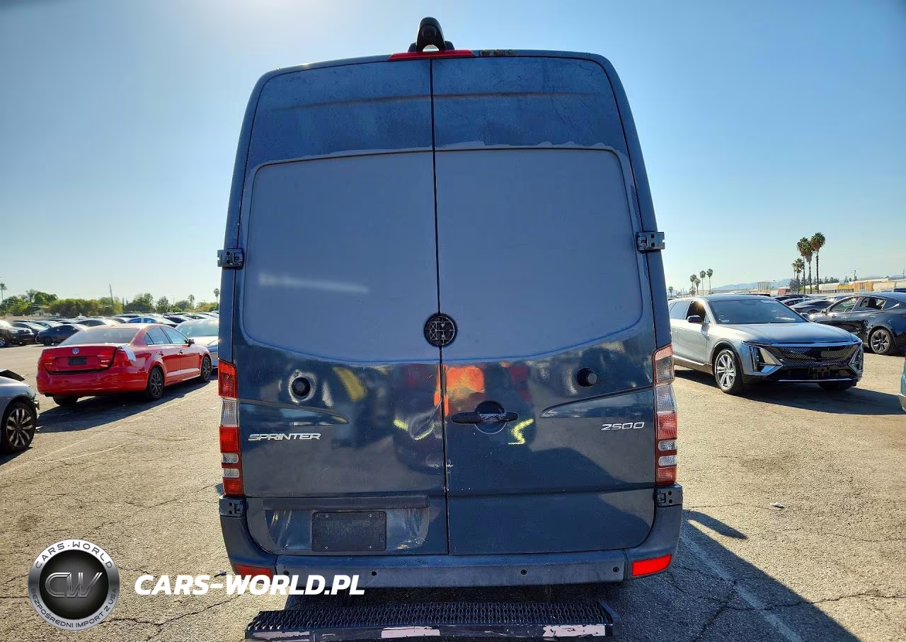 2018 Mercedes-Benz Sprinter Delivery Van VIN:WD3PE7CDXJP637195 - 6