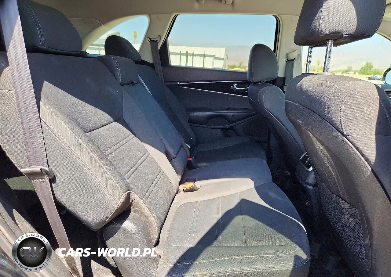 2020 Kia Sorento L VIN:5XYPG4A39LG699038 - 11