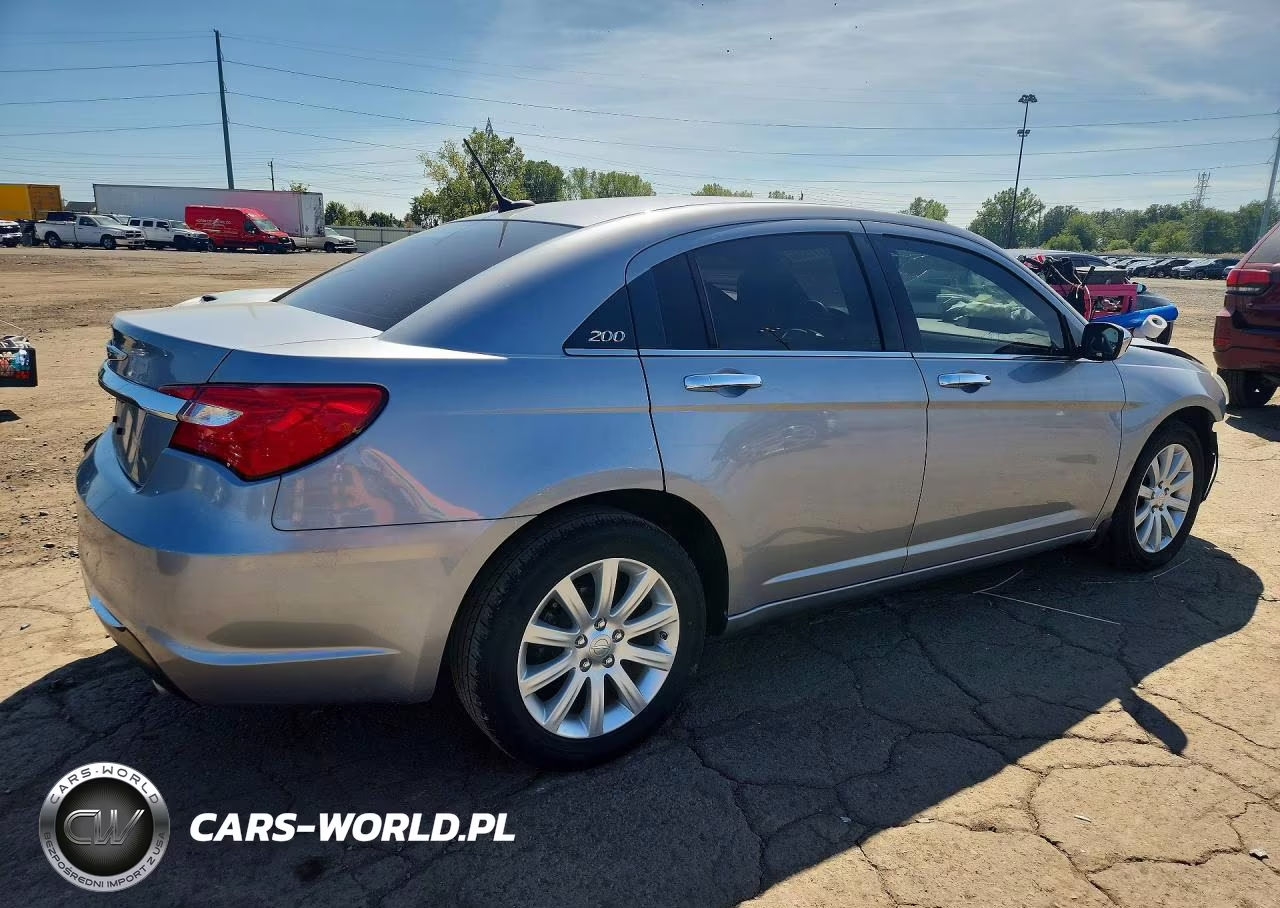 2013 Chrysler 200 Limited VIN:1C3CCBCG1DN718937 - 3