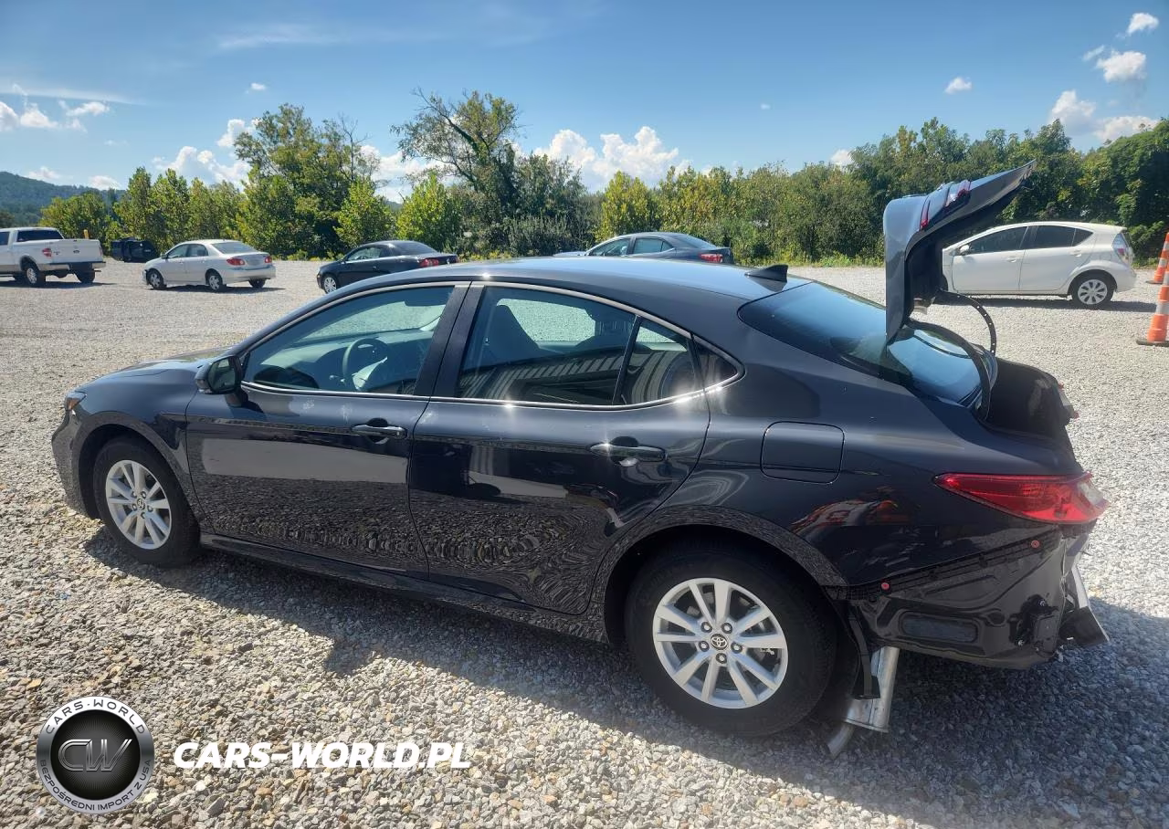 2026 Toyota Camry Le VIN:4T1DAACK1TU323015 - 2