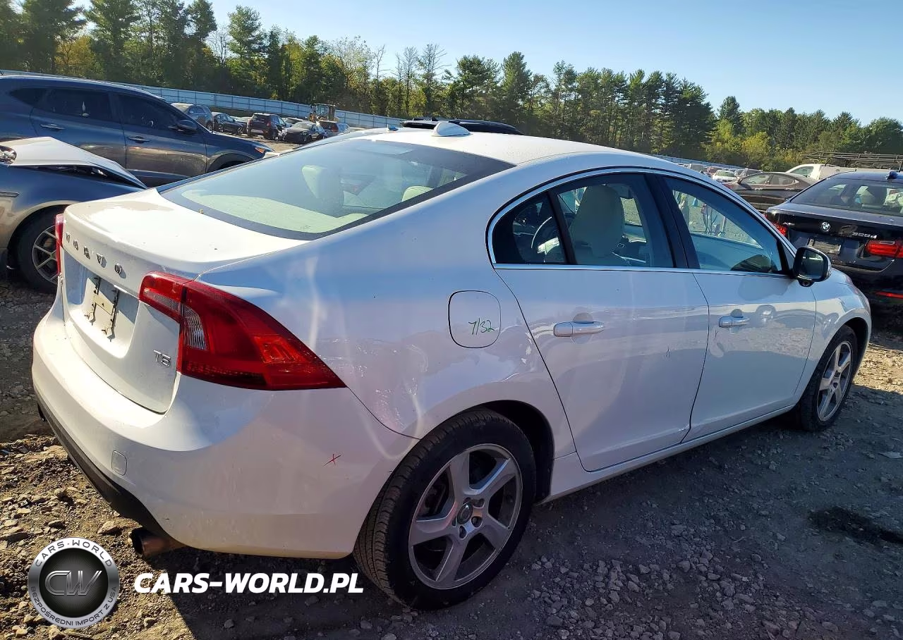 2013 Volvo S60 T5 VIN:YV1612FSXD2187649 - 3