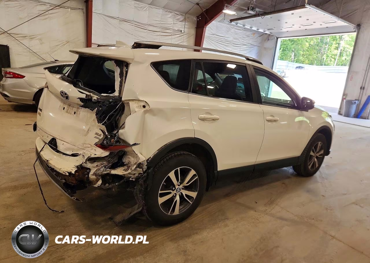 2018 Toyota Rav4 Xle VIN:JTMRFREV0JJ260957 - 3