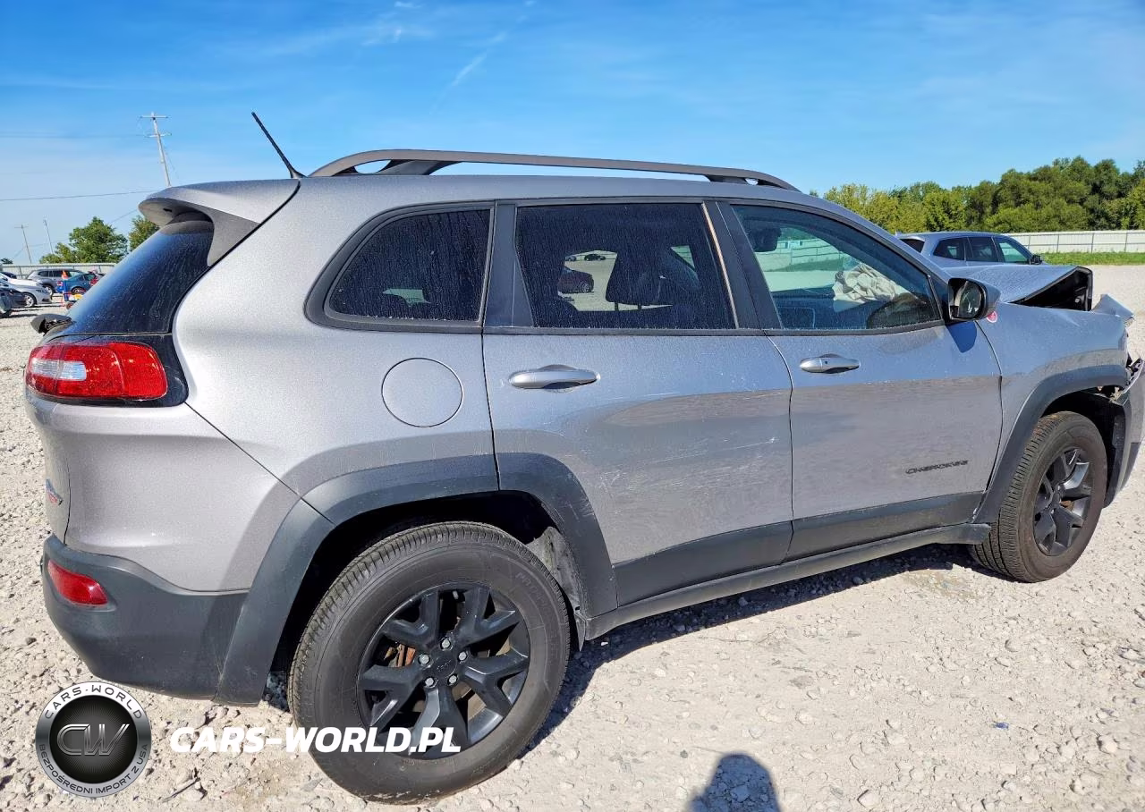 2015 Jeep Cherokee Trailhawk VIN:1C4PJMBS7FW697867 - 3