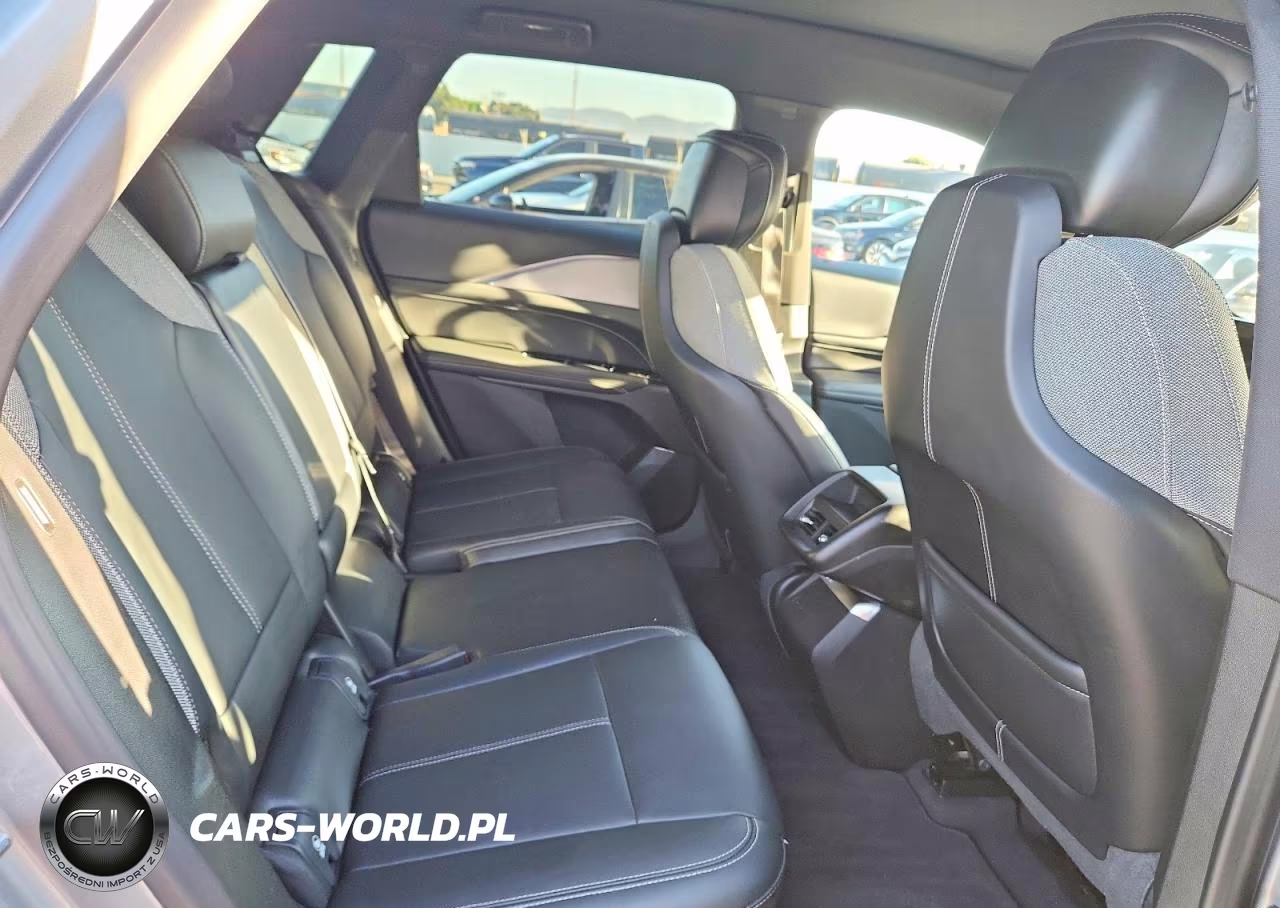 2024 Cadillac Lyriq Tech VIN:1GYKPMRK9RZ138705 - 11