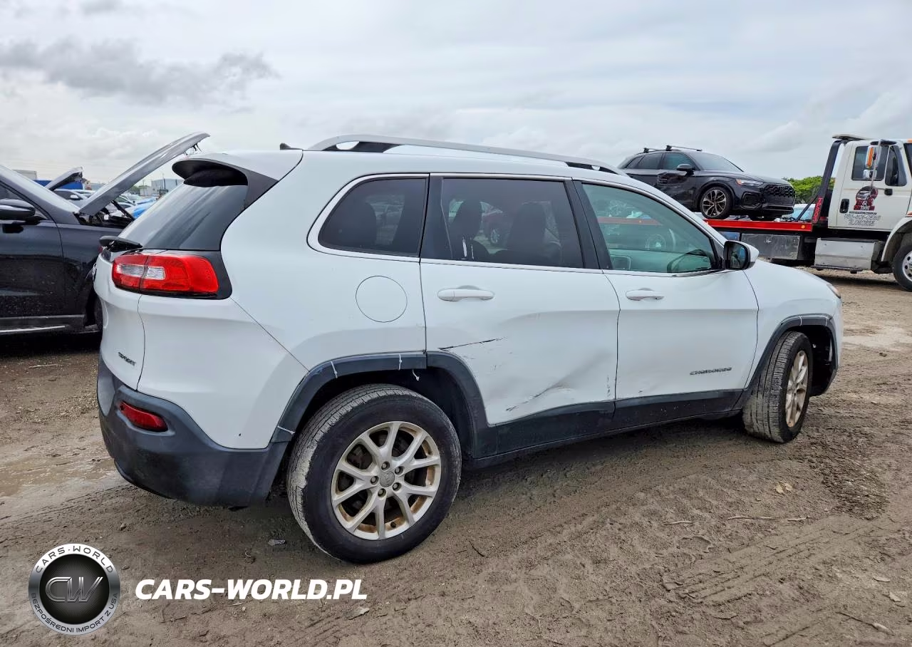 2014 Jeep Cherokee Latitude VIN:1C4PJMCB1EW223393 - 3