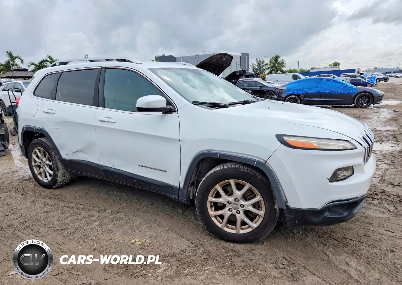 2014 Jeep Cherokee Latitude VIN:1C4PJMCB1EW223393 - 4