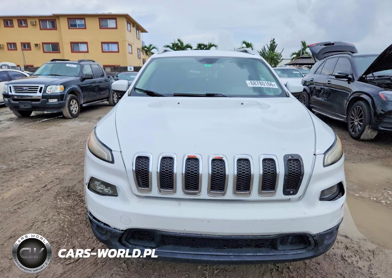 2014 Jeep Cherokee Latitude VIN:1C4PJMCB1EW223393 - 5