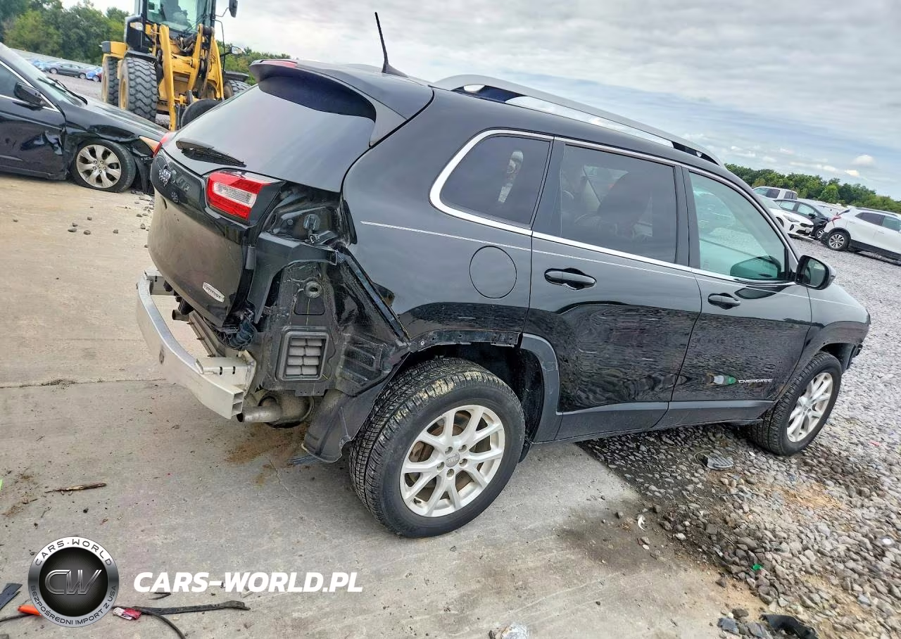 2018 Jeep Cherokee Latitude VIN:1C4PJLCX3JD519236 - 3