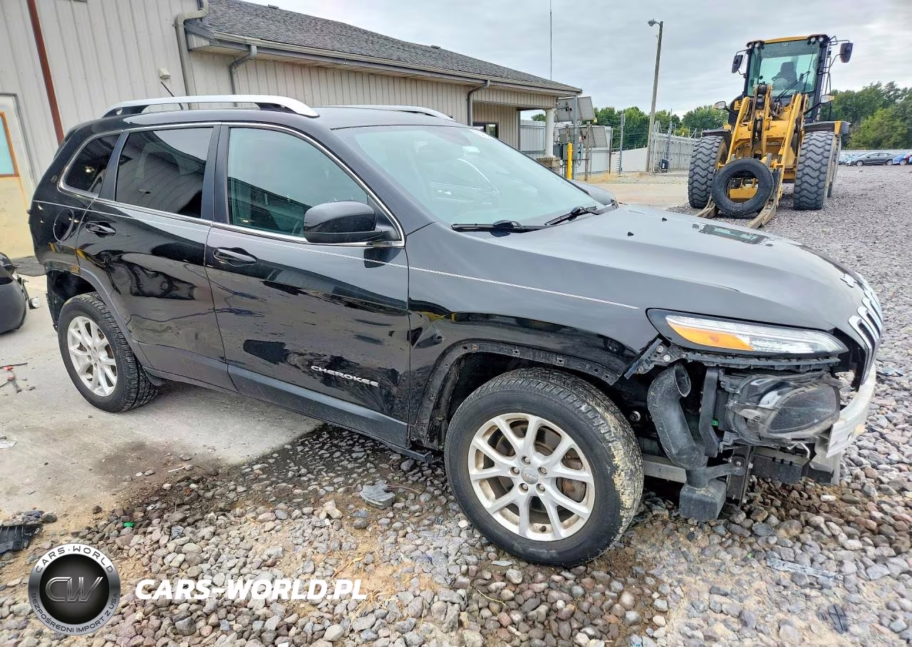 2018 Jeep Cherokee Latitude VIN:1C4PJLCX3JD519236 - 4