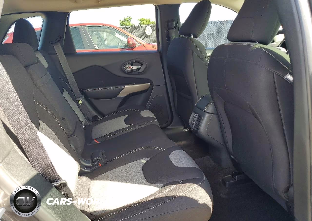 2018 Jeep Cherokee Latitude VIN:1C4PJLCB5JD544255 - 11