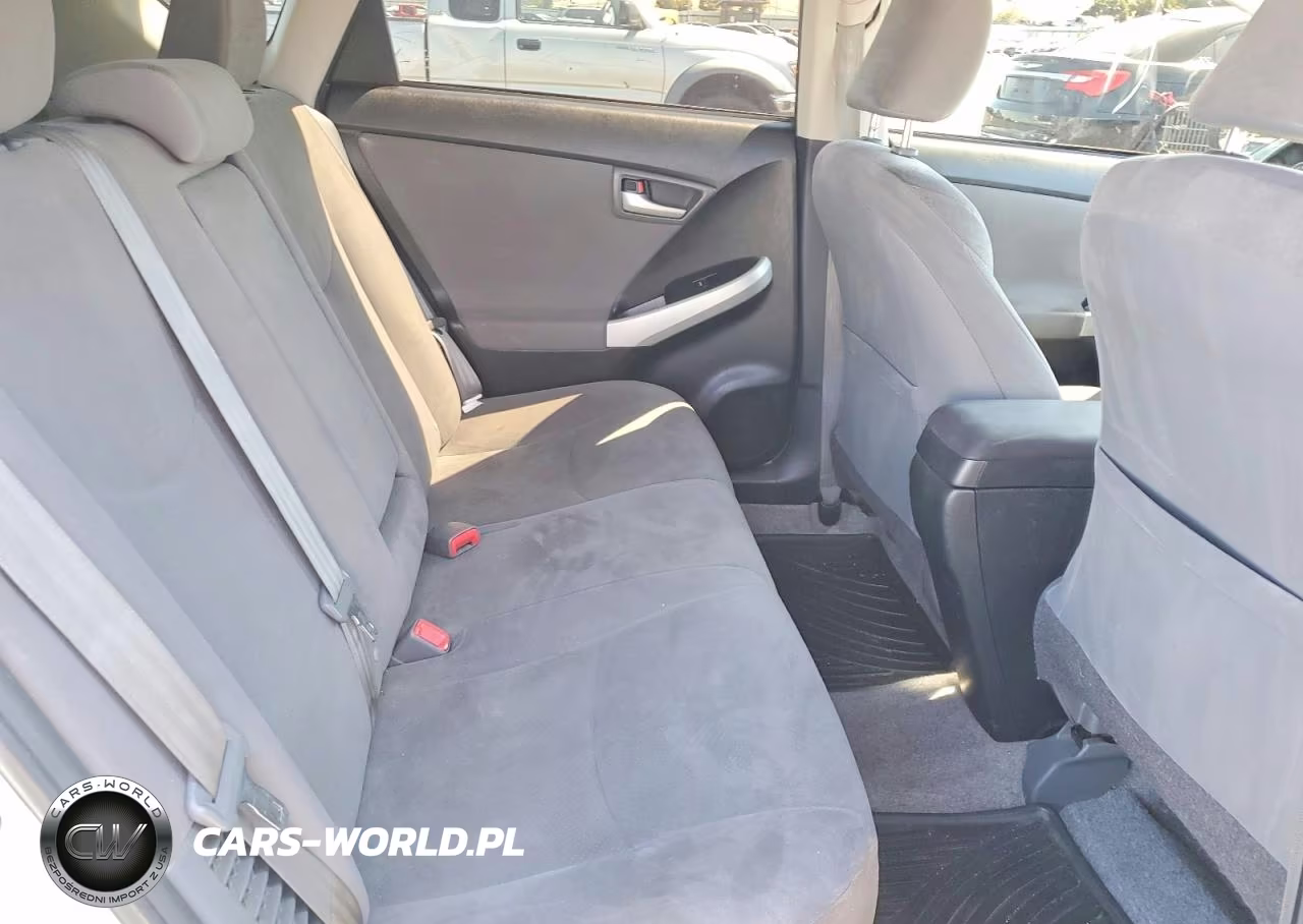 2015 Toyota Prius Two VIN:JTDKN3DU4F0469271 - 10