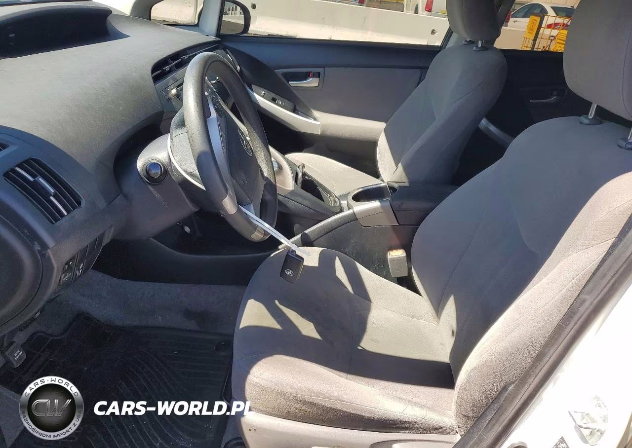 2015 Toyota Prius Two VIN:JTDKN3DU4F0469271 - 7
