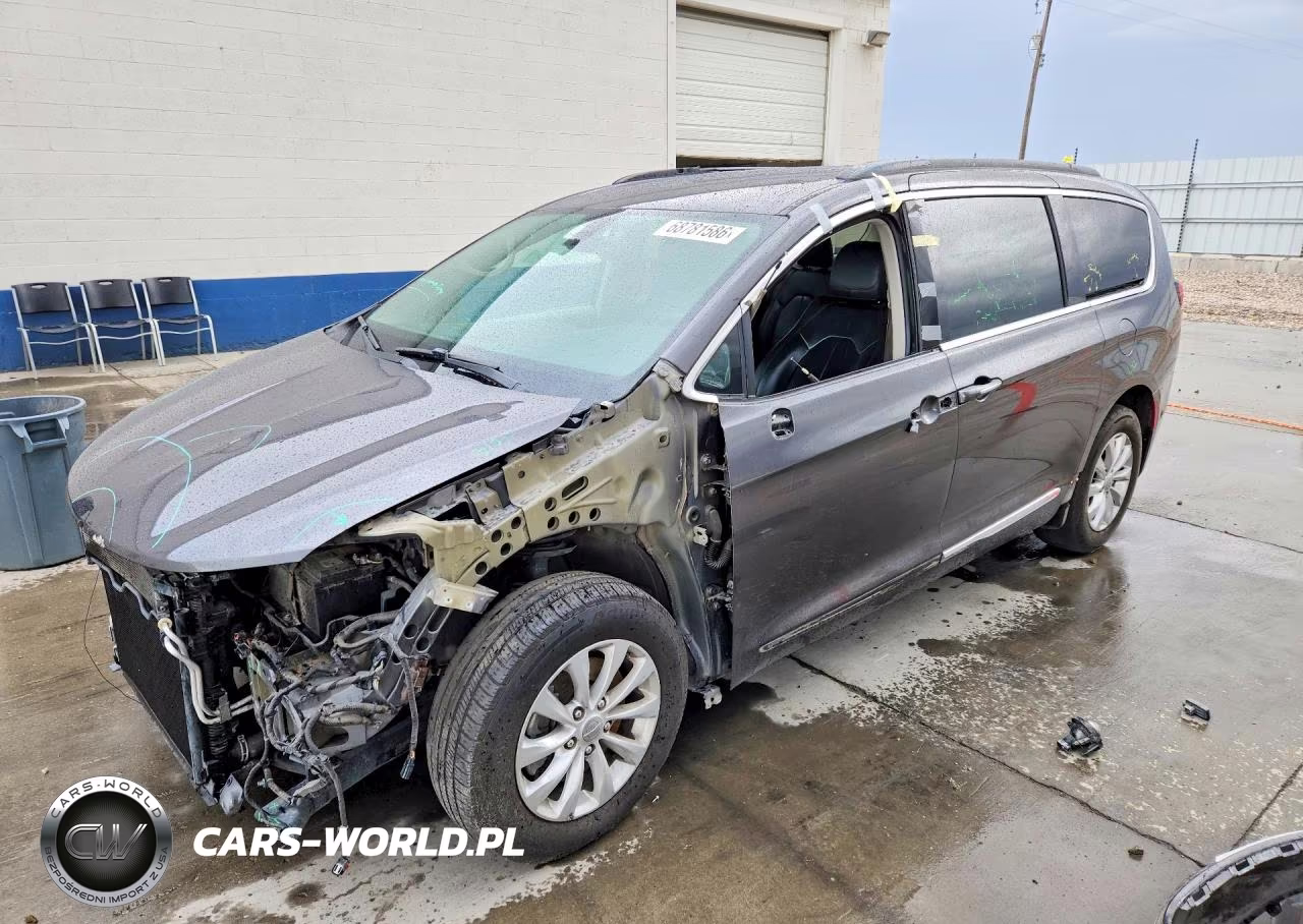 2017 Chrysler Pacifica Touring L VIN:2C4RC1BG4HR535140 - 1