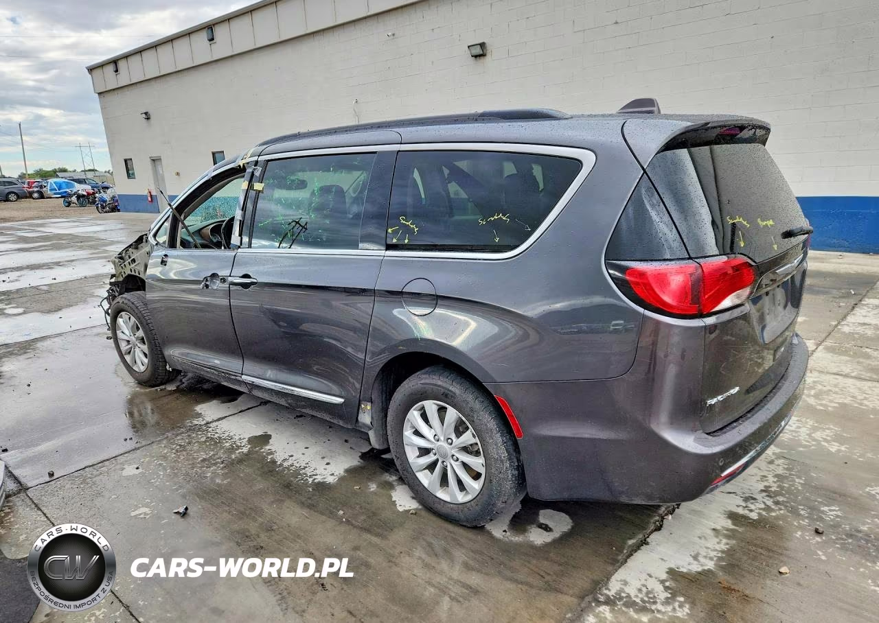 2017 Chrysler Pacifica Touring L VIN:2C4RC1BG4HR535140 - 2