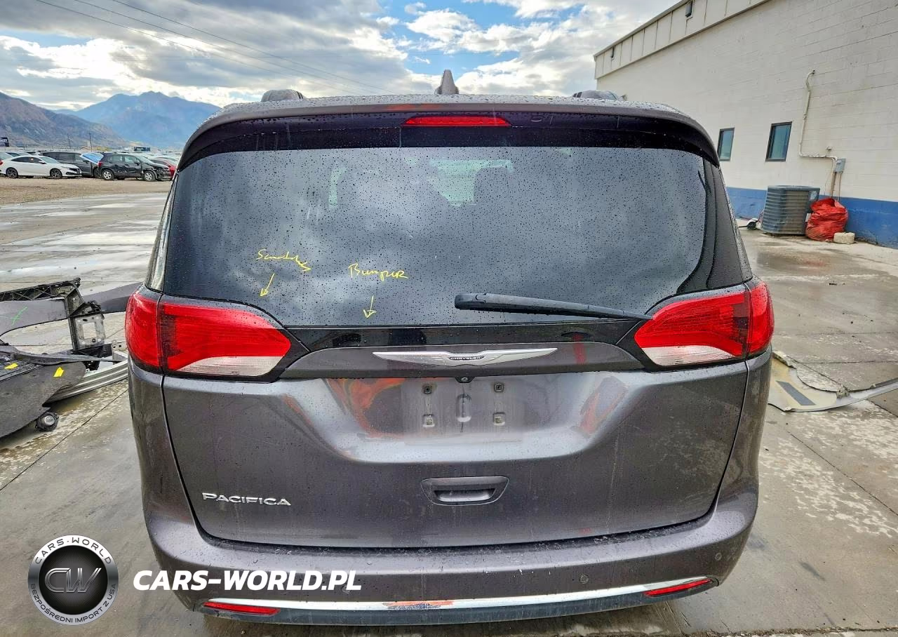 2017 Chrysler Pacifica Touring L VIN:2C4RC1BG4HR535140 - 6