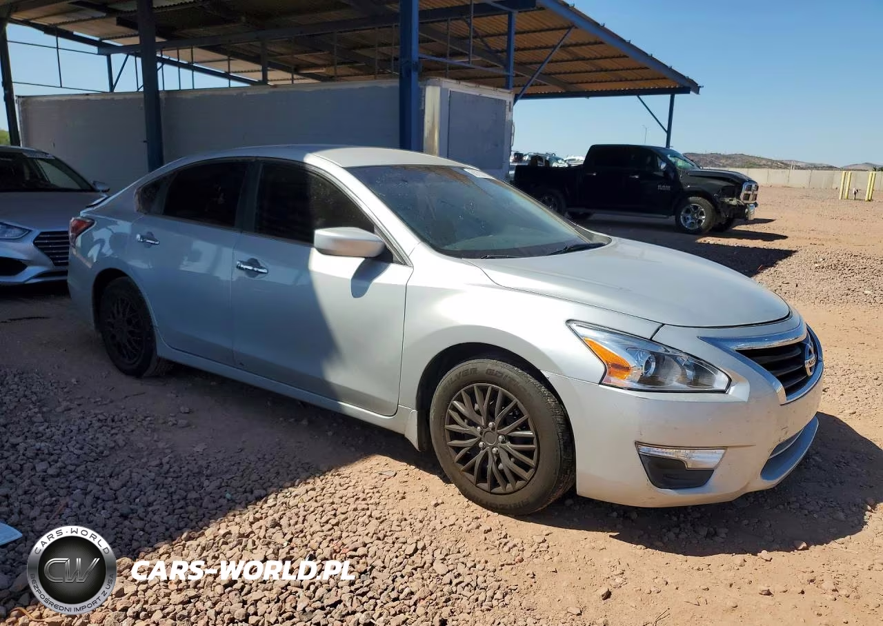 2014 Nissan Altima 2.5 S VIN:1N4AL3AP4EN379433 - 4