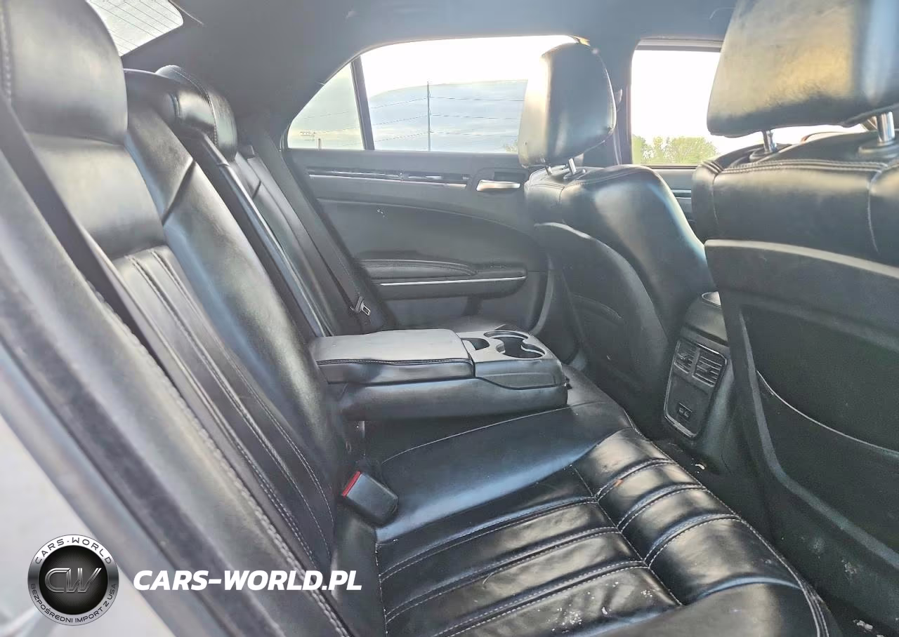 2019 Chrysler 300 S VIN:2C3CCAGG4KH637084 - 10
