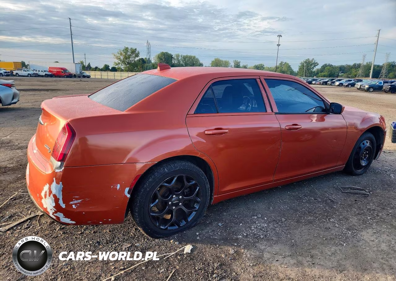 2019 Chrysler 300 S VIN:2C3CCAGG4KH637084 - 3