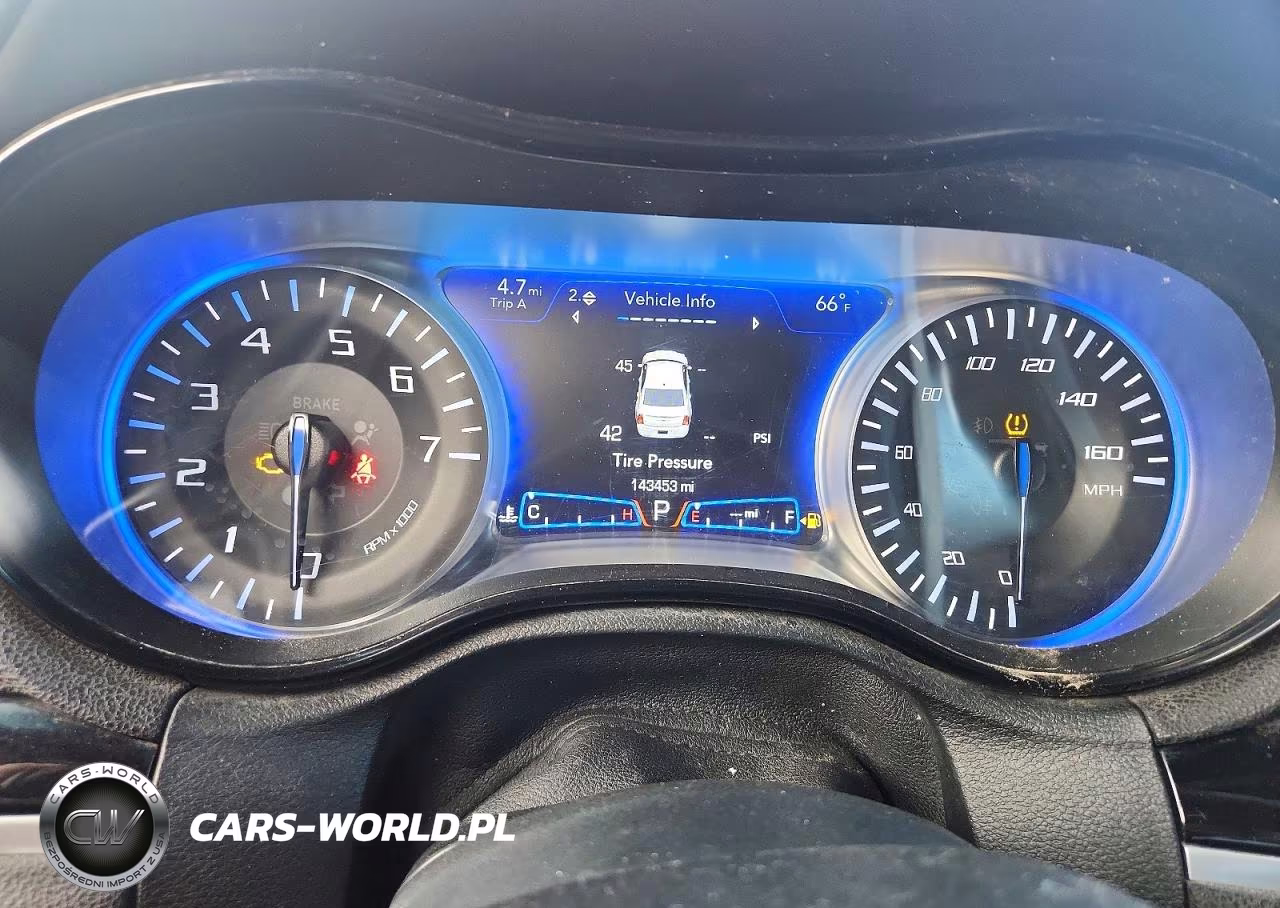 2019 Chrysler 300 S VIN:2C3CCAGG4KH637084 - 9