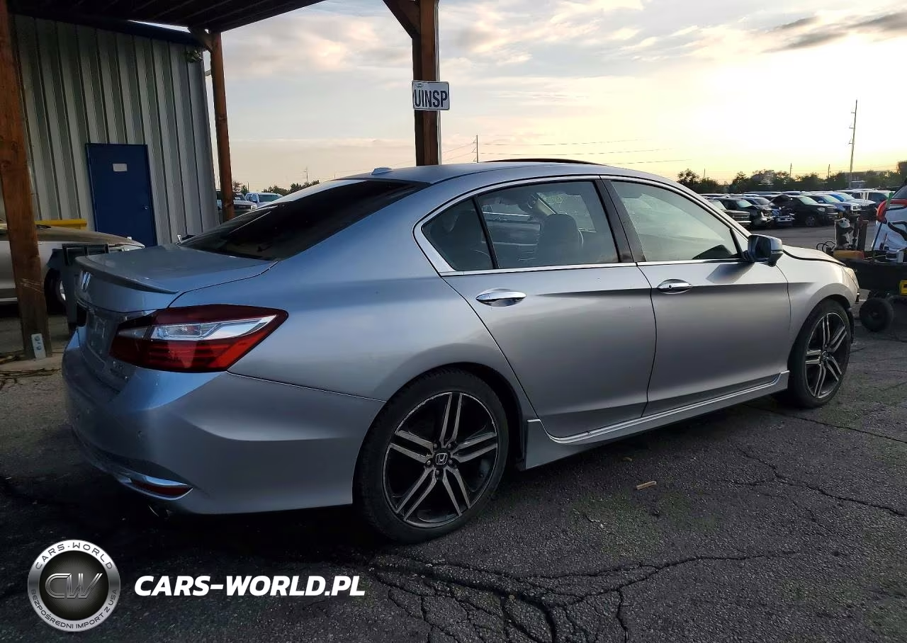 2017 Honda Accord Touring VIN:1HGCR3F90HA028009 - 3