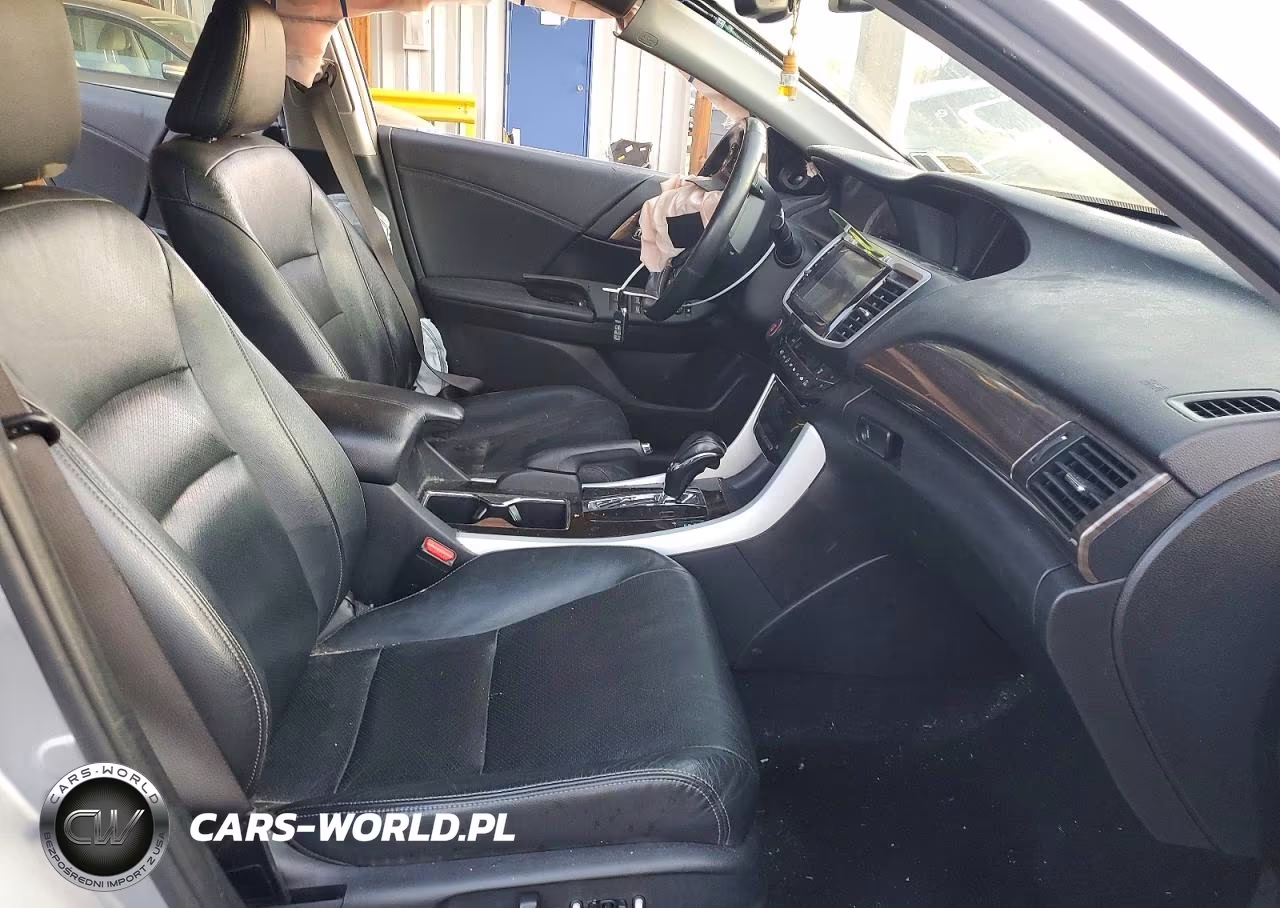 2017 Honda Accord Touring VIN:1HGCR3F90HA028009 - 7