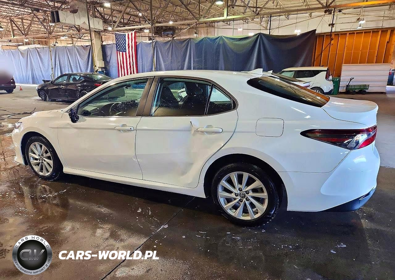2021 Toyota Camry Le VIN:4T1C11AKXMU575040 - 2