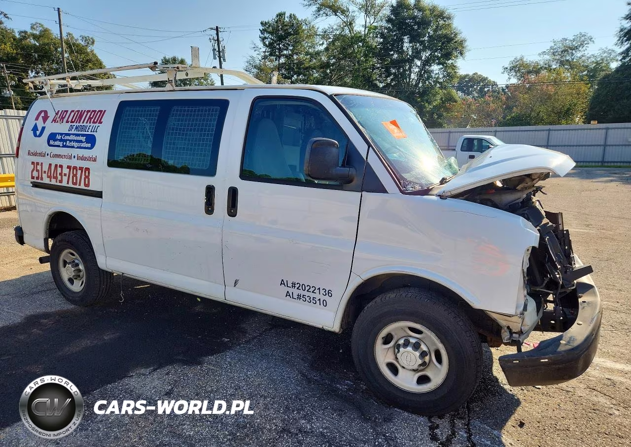 2015 Chevrolet Express G2500 VIN:1GCWGFCF6F1155339 - 4